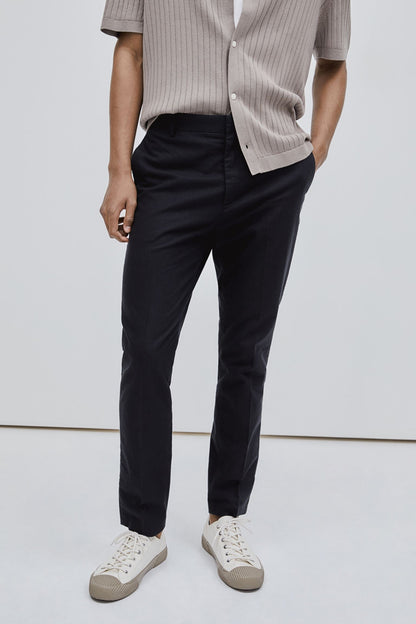 Pantalon chino slim, spacieux et élégant